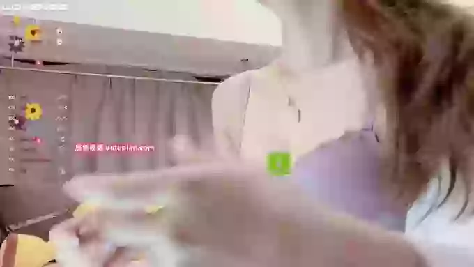 Lucy_Top