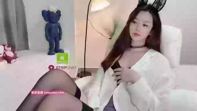 Naomi--18