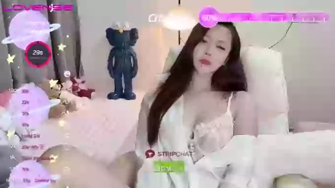 Naomi--18