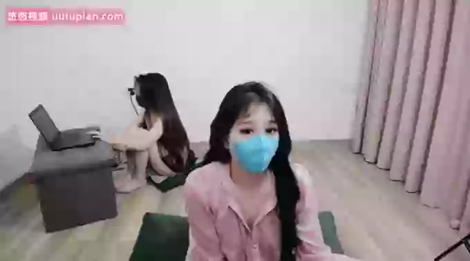 Linh-and-Mei