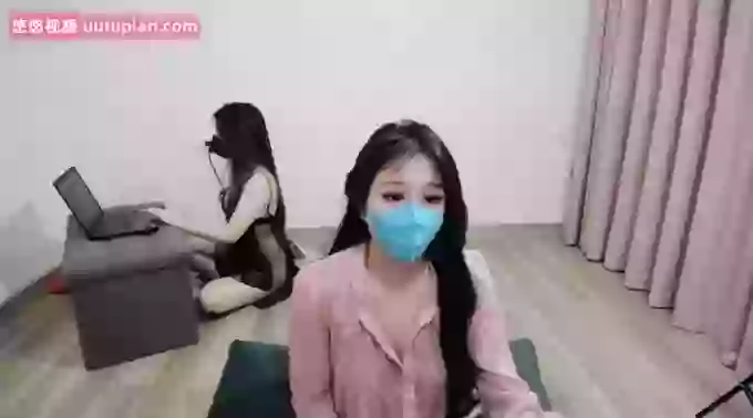 Linh-and-Mei