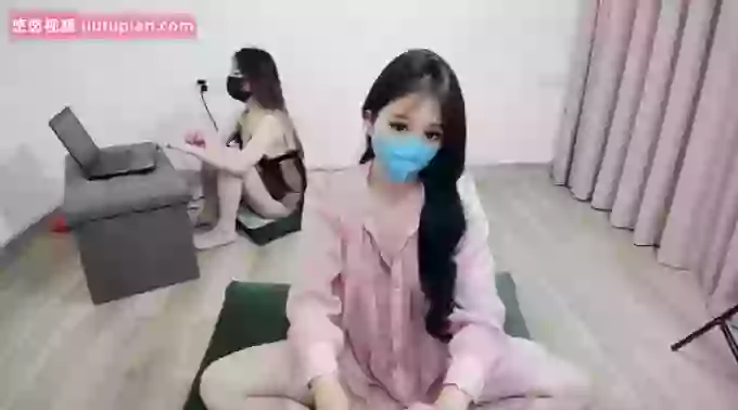 Linh-and-Mei
