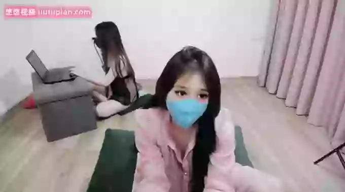 Linh-and-Mei