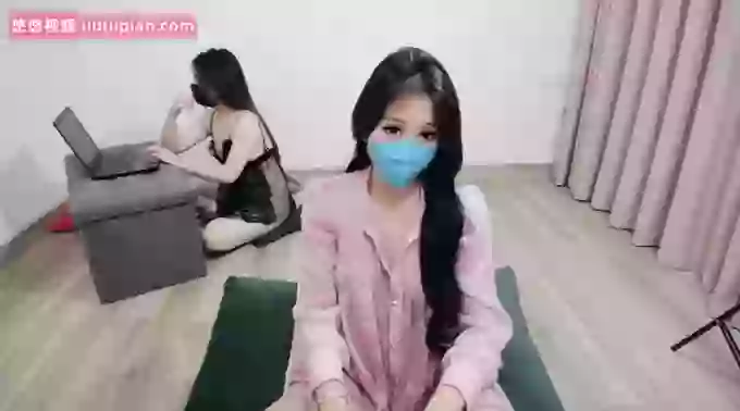 Linh-and-Mei