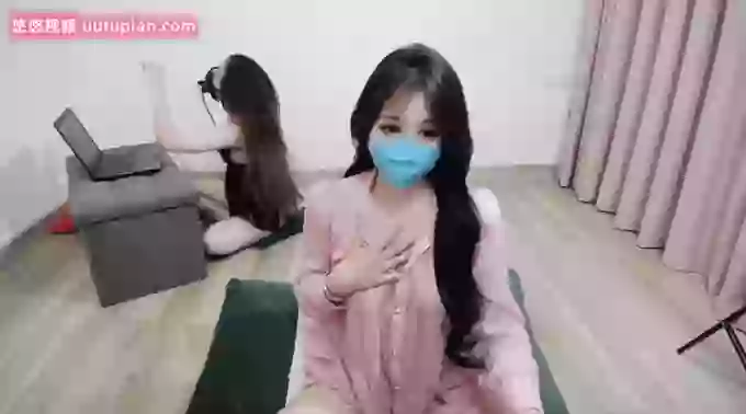 Linh-and-Mei